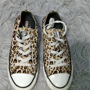Leopard print Converse